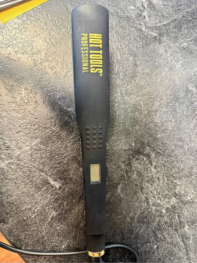 Hot Tools Professional Digital Flat Iron Black & Gold